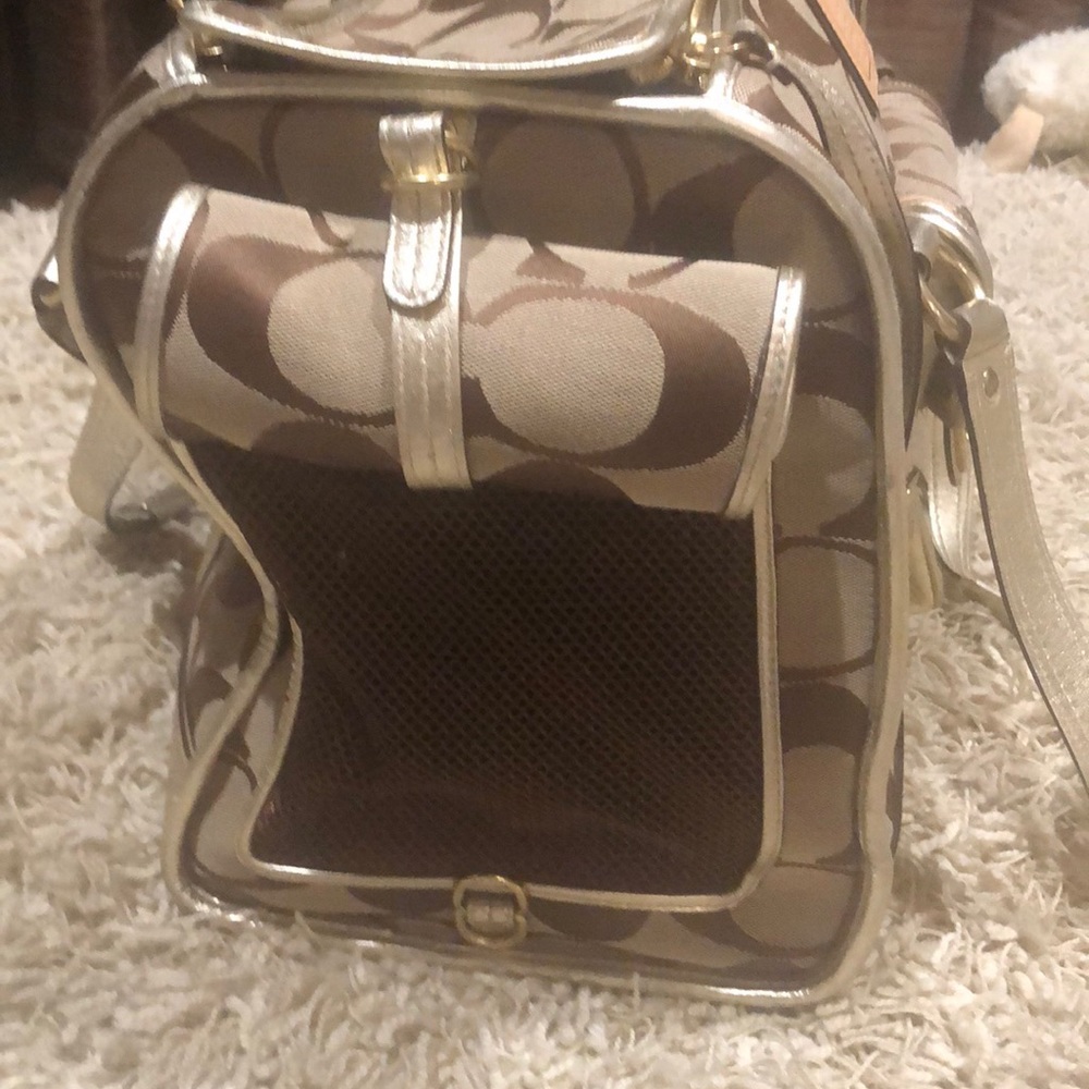 Dog carrier